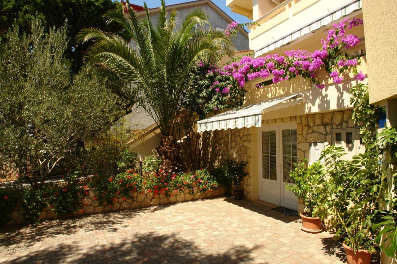 Apartments With A Parking Space Mandre, Pag - 18748 Kolan Exterior foto