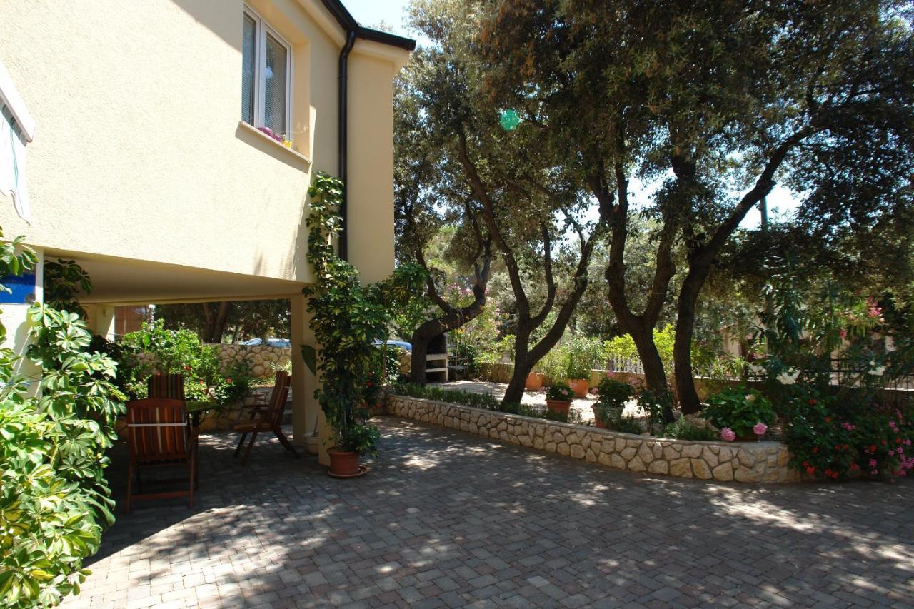 Apartments With A Parking Space Mandre, Pag - 18748 Kolan Exterior foto
