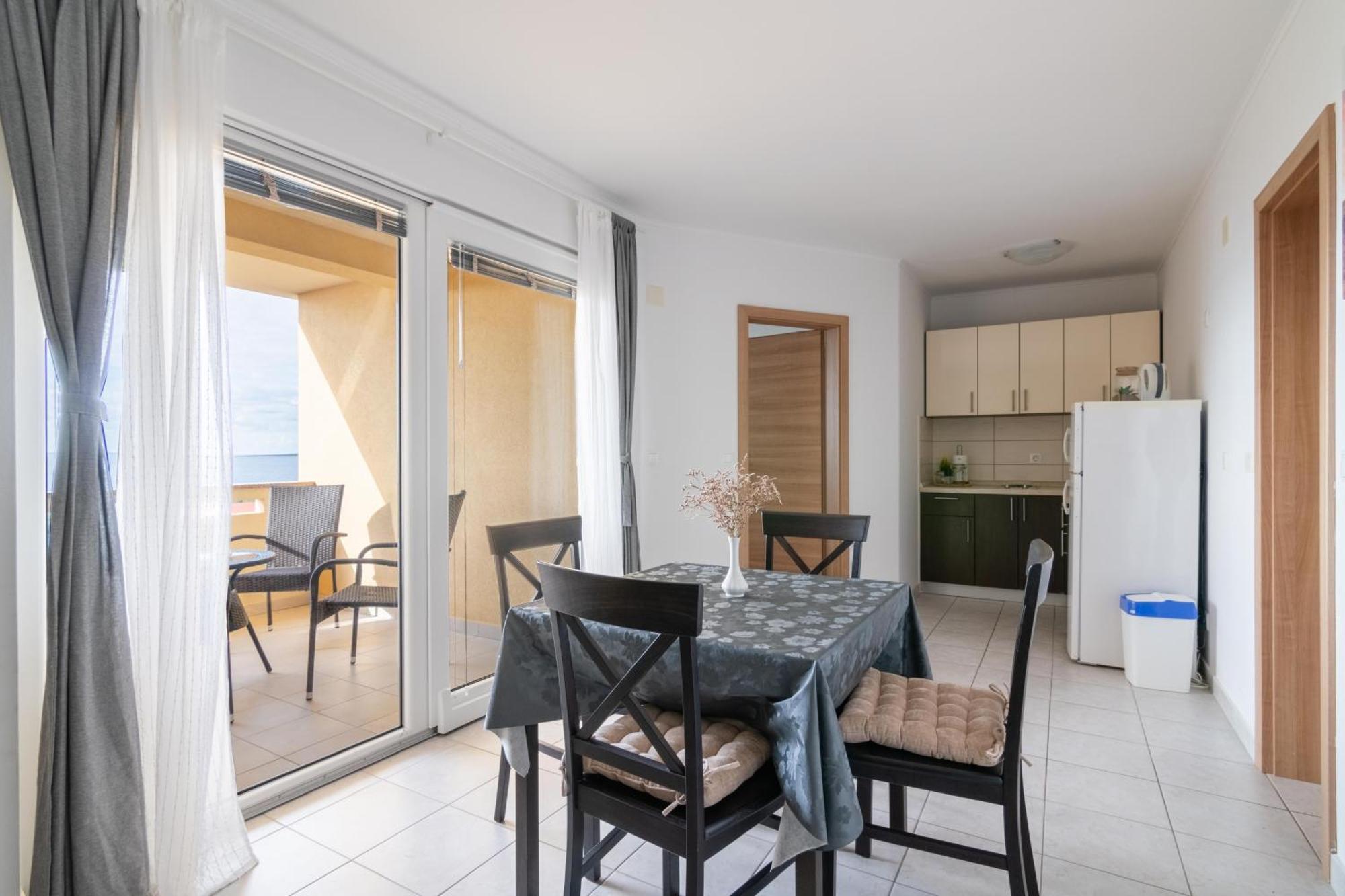 Apartments With A Parking Space Mandre, Pag - 18748 Kolan Exterior foto