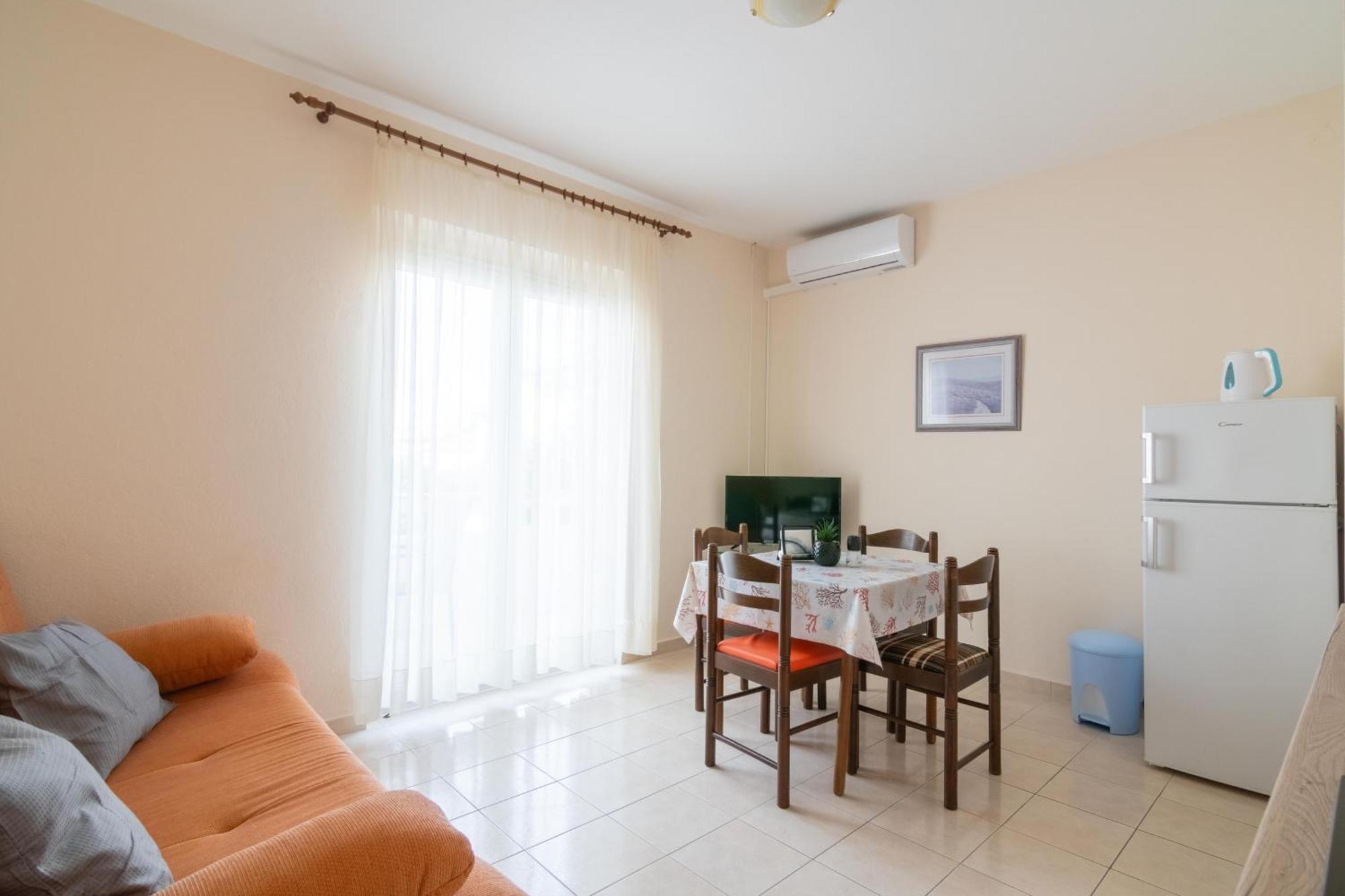 Apartments With A Parking Space Mandre, Pag - 18748 Kolan Exterior foto