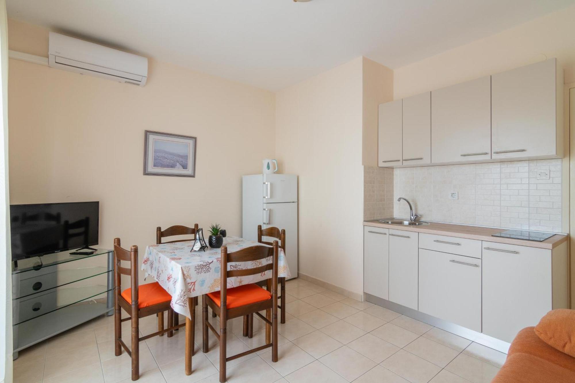Apartments With A Parking Space Mandre, Pag - 18748 Kolan Exterior foto