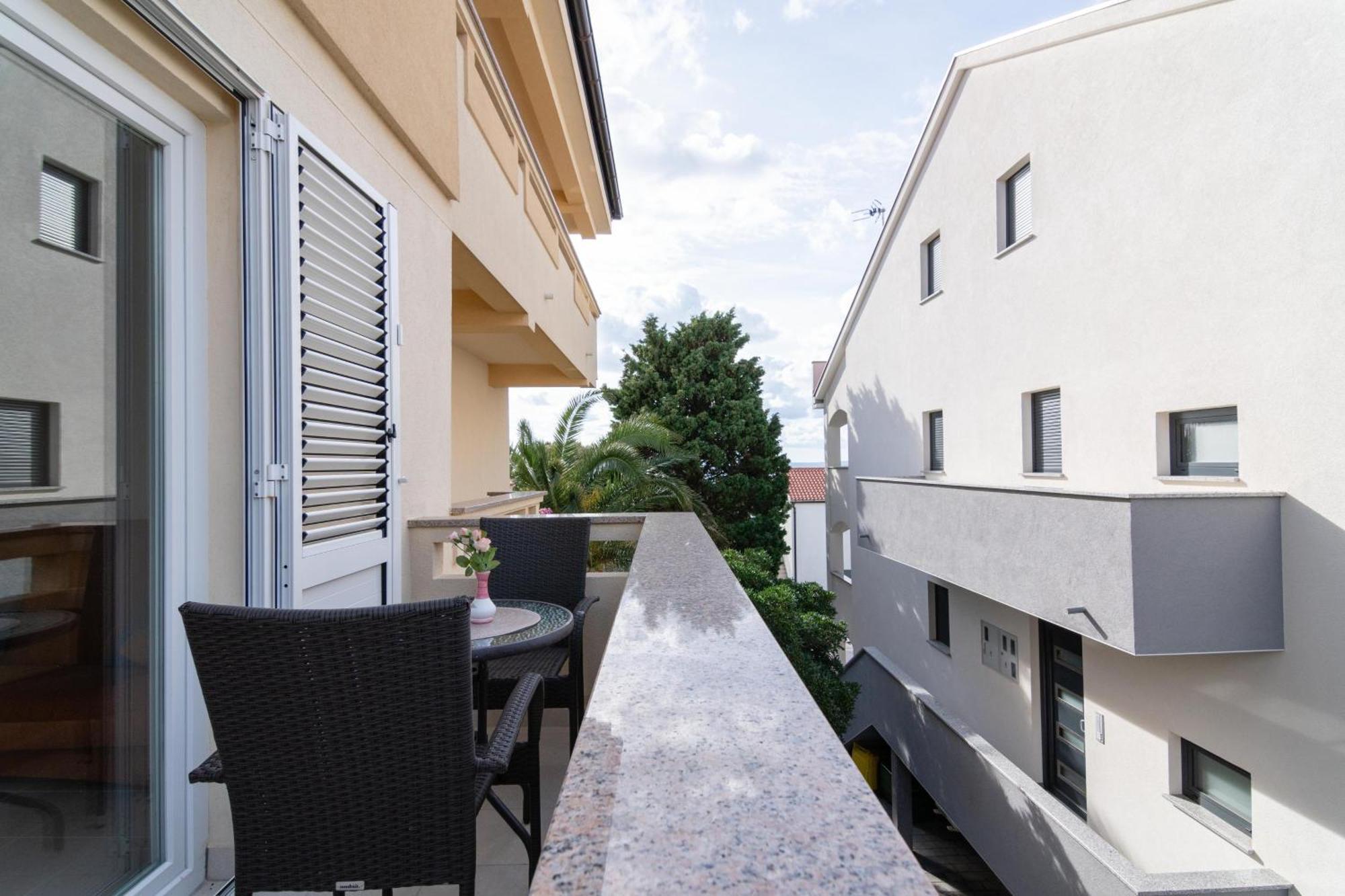 Apartments With A Parking Space Mandre, Pag - 18748 Kolan Exterior foto