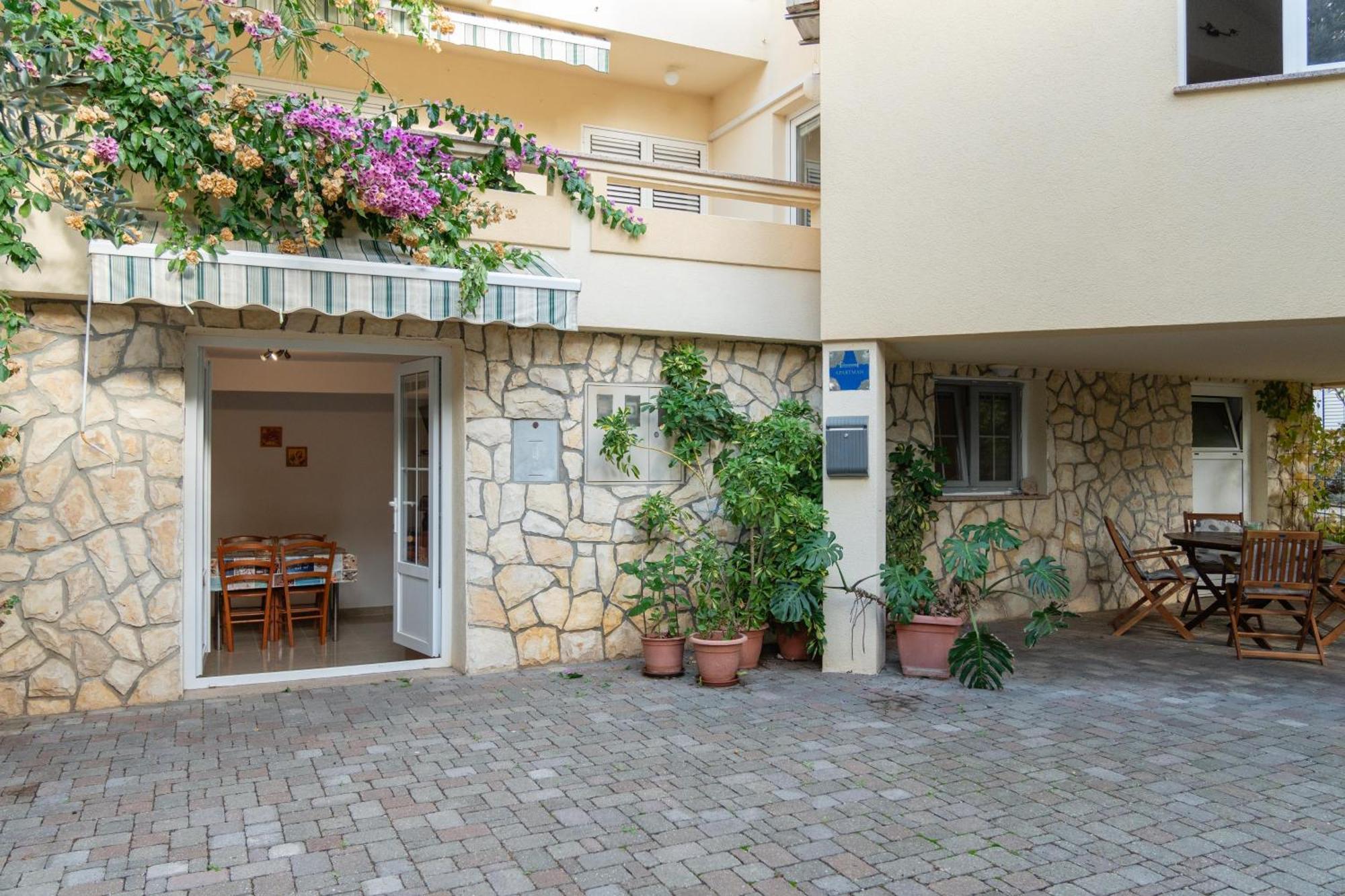 Apartments With A Parking Space Mandre, Pag - 18748 Kolan Exterior foto